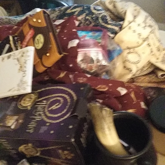 HUGE HARRY POTTER COLLECTION MASS,SELL!! DESPERATELY NEEDING TO SAVE MY LIFE - Picture 3 of 6